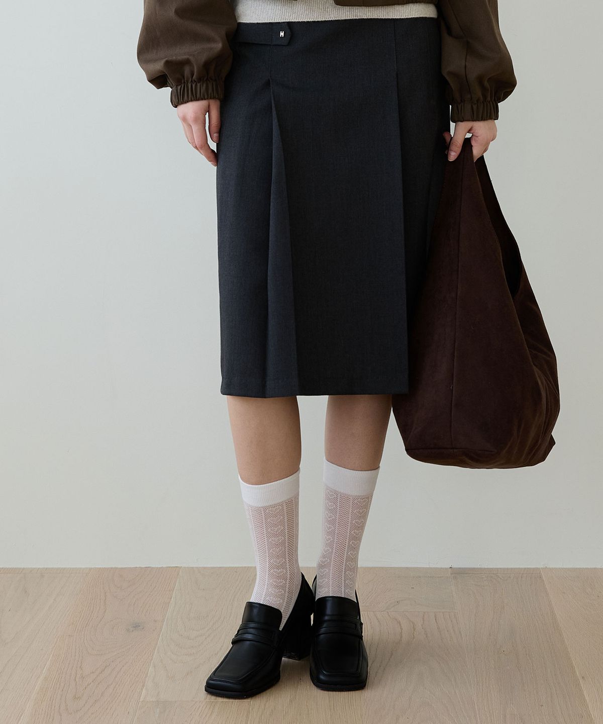 힐리오트(HEALIOTE) POISE H PLEATS SKIRT_NAVY
