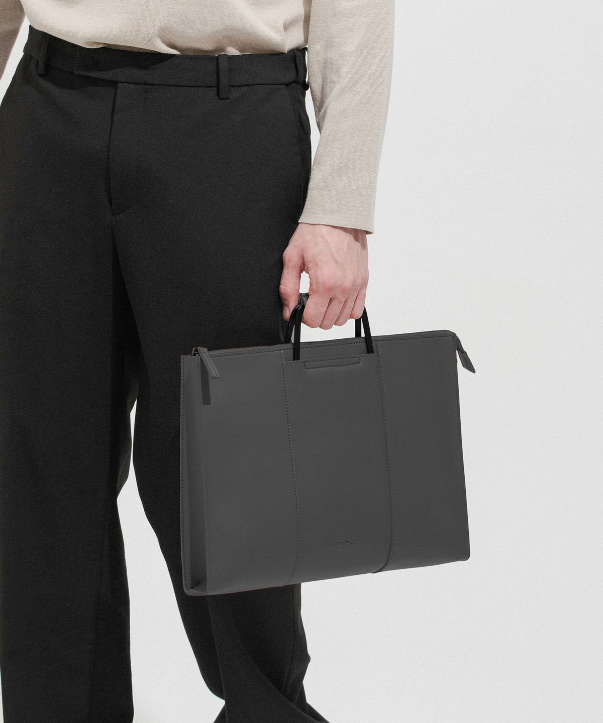 퀄팩(QUALPACK) 에센셜 파우치 R01 그레이