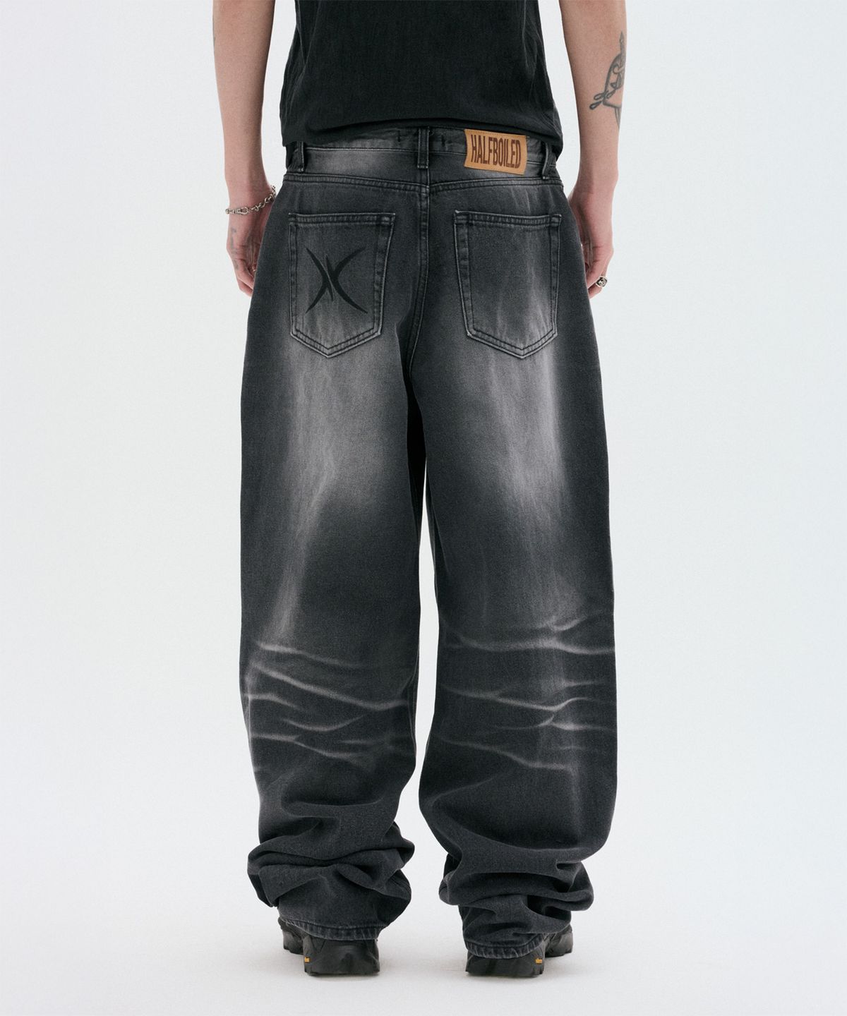 하프보일드(HALFBOILED) LOGO DENIM PANTS_BLACK