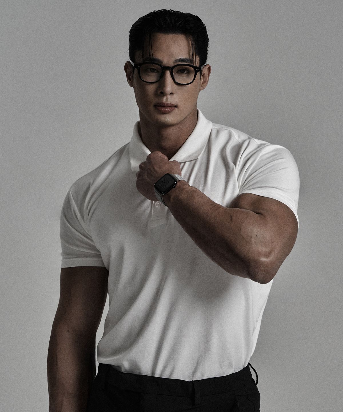 제이엘브(JELEVE) 심볼자수 머슬핏 카라티
