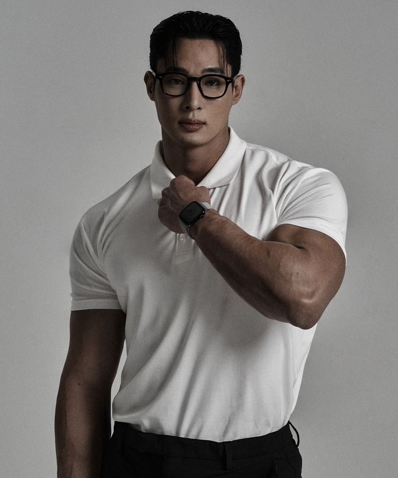 심볼자수 머슬핏 카라티