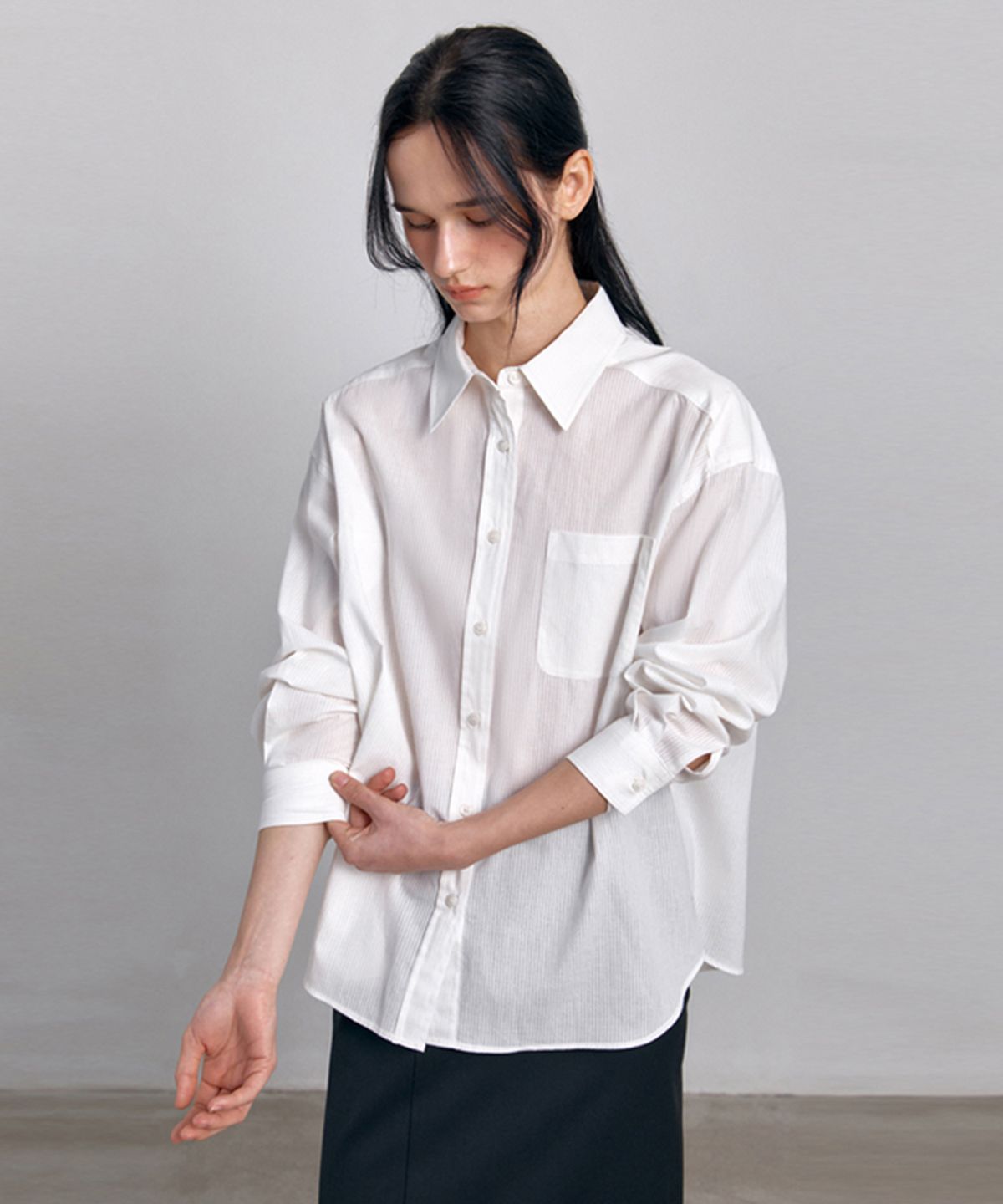 아바몰리(AVA MOLLI) BACK POINT SHIRRING SH (WHITE)