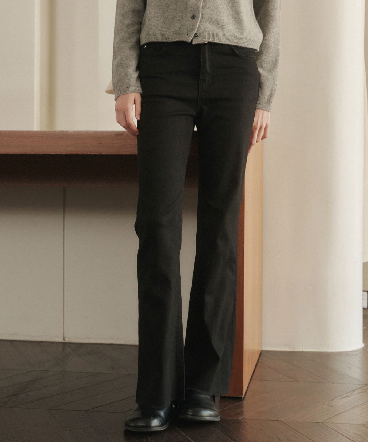 아바몰리(AVA MOLLI) SLIM FIT BOOTS CUT DENIM PT (BLACK)