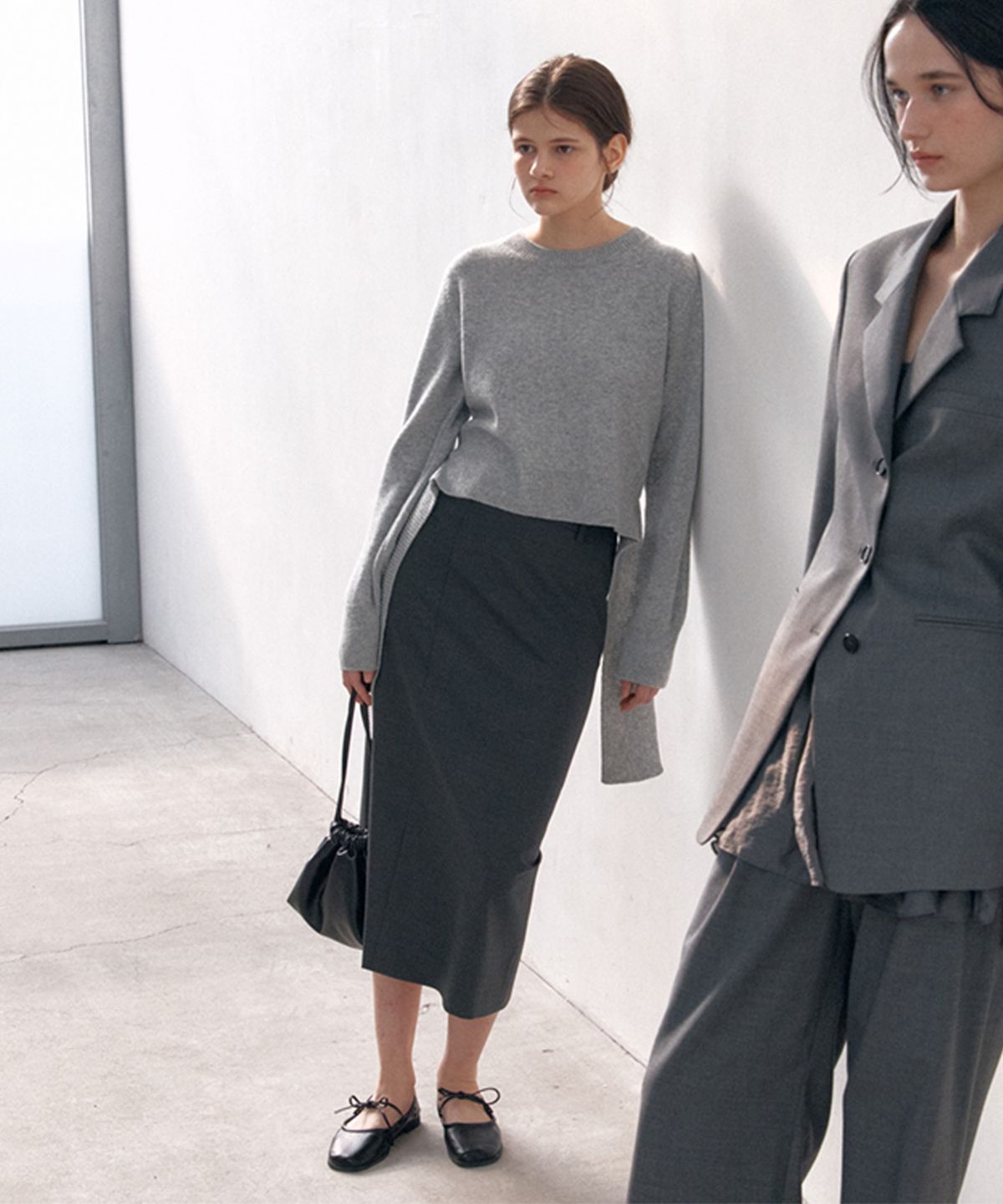 아바몰리(AVA MOLLI) [SET-UP] UNBALANCED PANEL MIDI SKIRT (D/GREY)