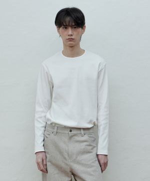 타이탄 롱 슬리브 티셔츠 화이트