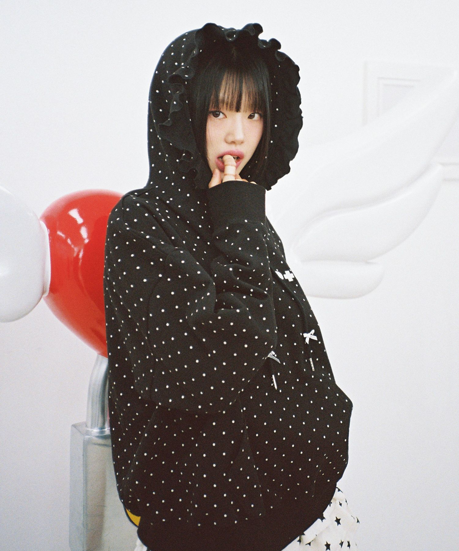 MUSINSA | CLUT STUDIO Dot Ruffle Hood - Black