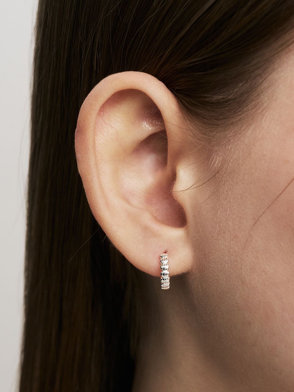 ★Hei★ [sv925] shell onetouch earring MUSINSA | HEI [sv925] shell one-touch earring