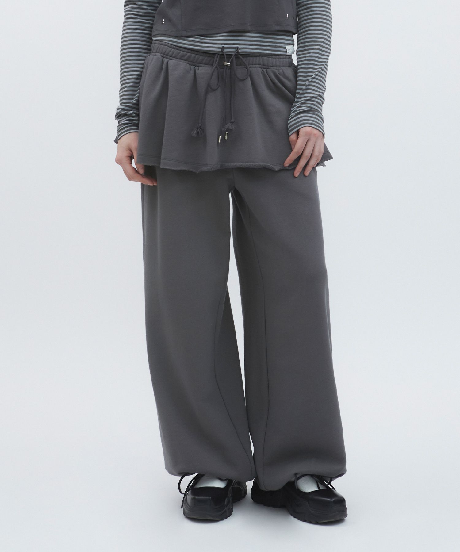 【TUOMIO】WRAPPED PLEATS SKIRT & STRING CHARM SWEATPANTS MUSINSA | TUOMIO DOUBLE WAIST SKIRT SWEATPANTS [CHARCOAL]