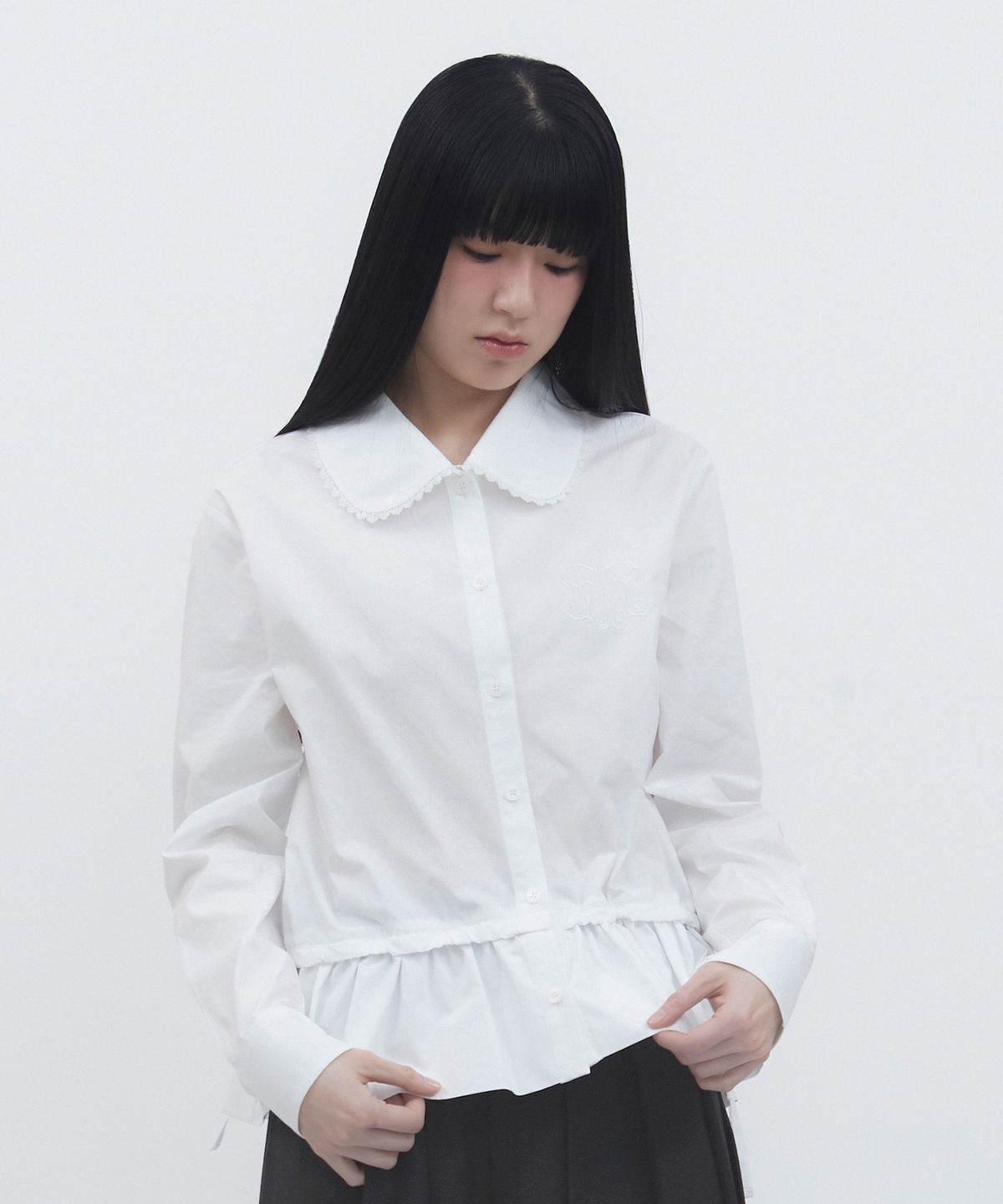 뚜오미오(TUOMIO) BIG COLLAR EMBLEM SHIRT [WHITE]