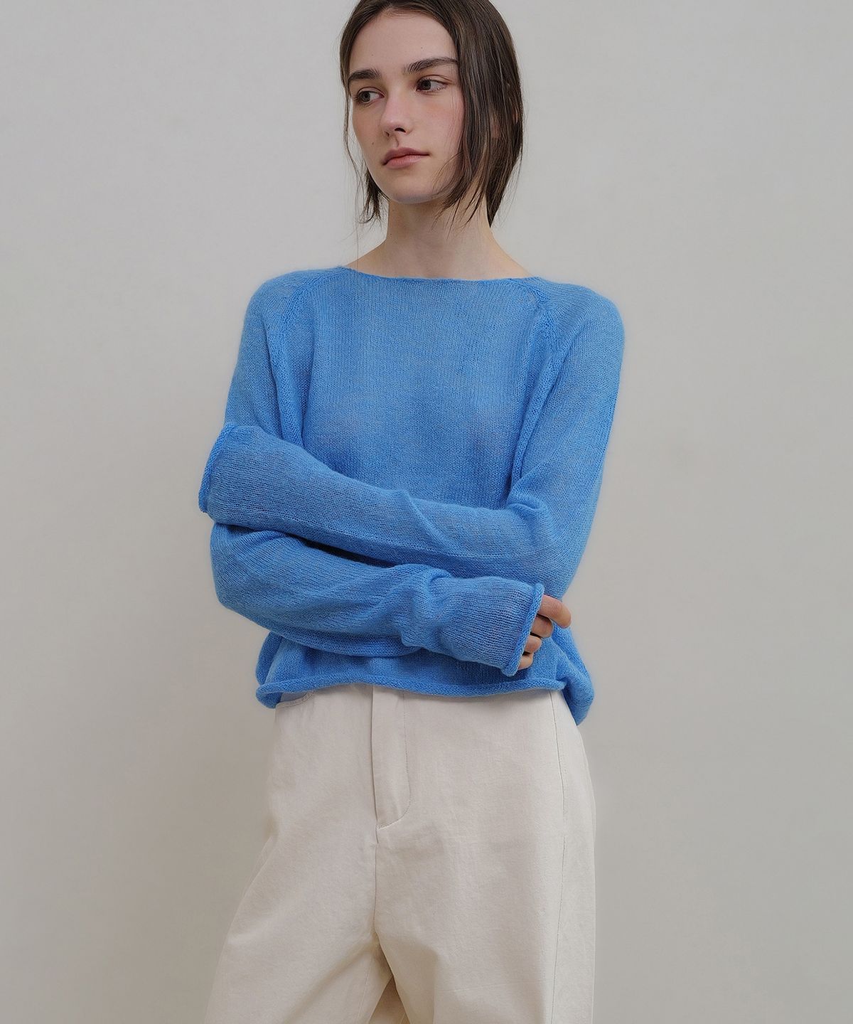 앤니즈(ANDNEEDS) Boat neck sheer knit (blue)