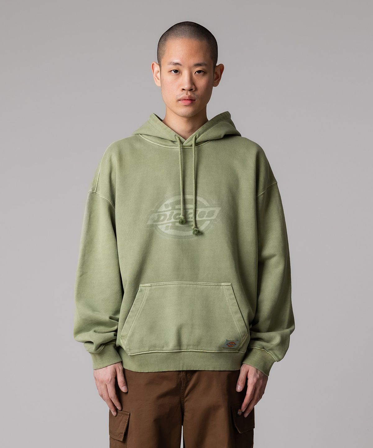 디키즈(DICKIES) 가먼트 다이드 모노 로고 후드 Olive
