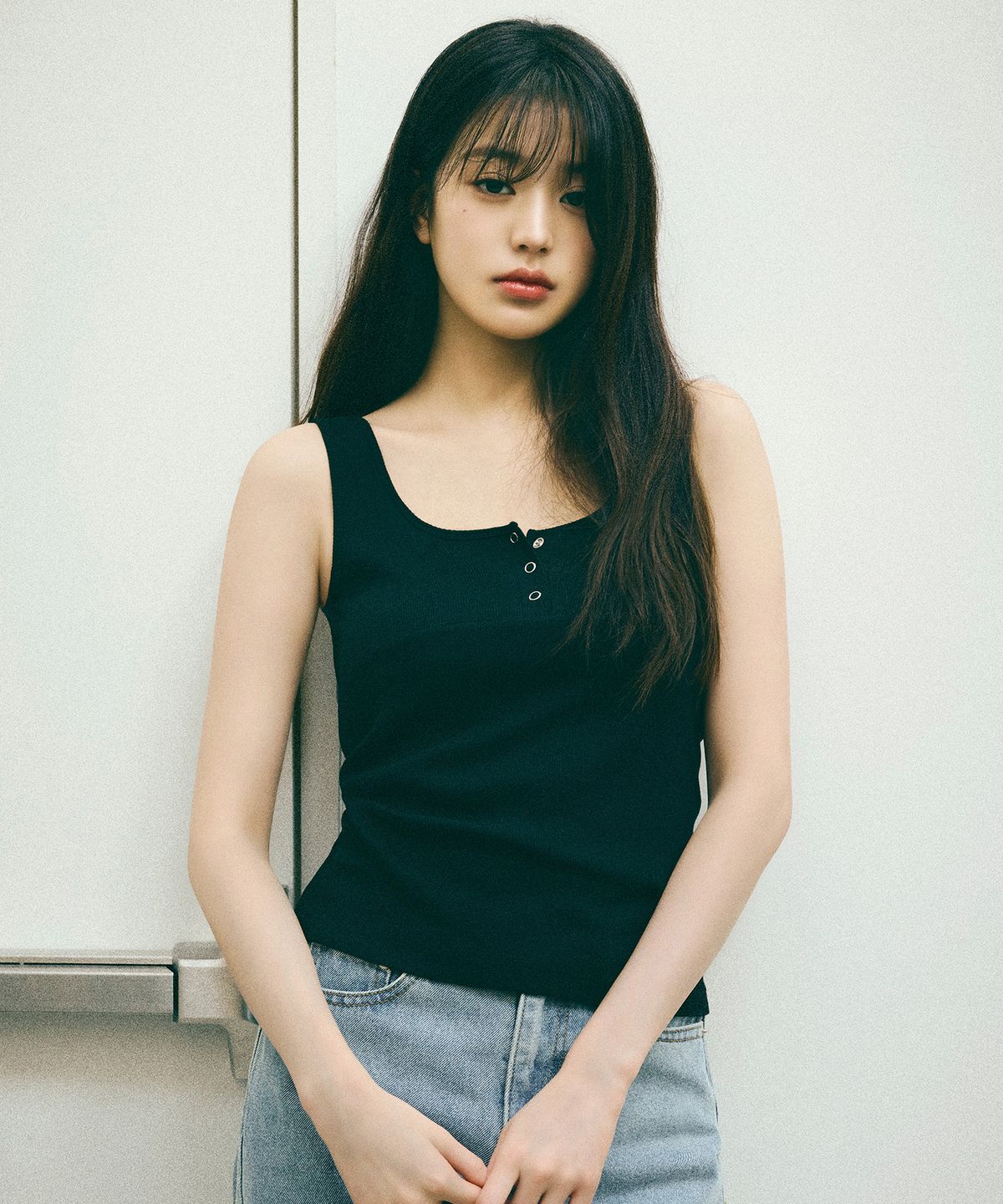 로라로라(ROLAROLA) NUBASIC BUTTON SLEEVELESS BLACK
