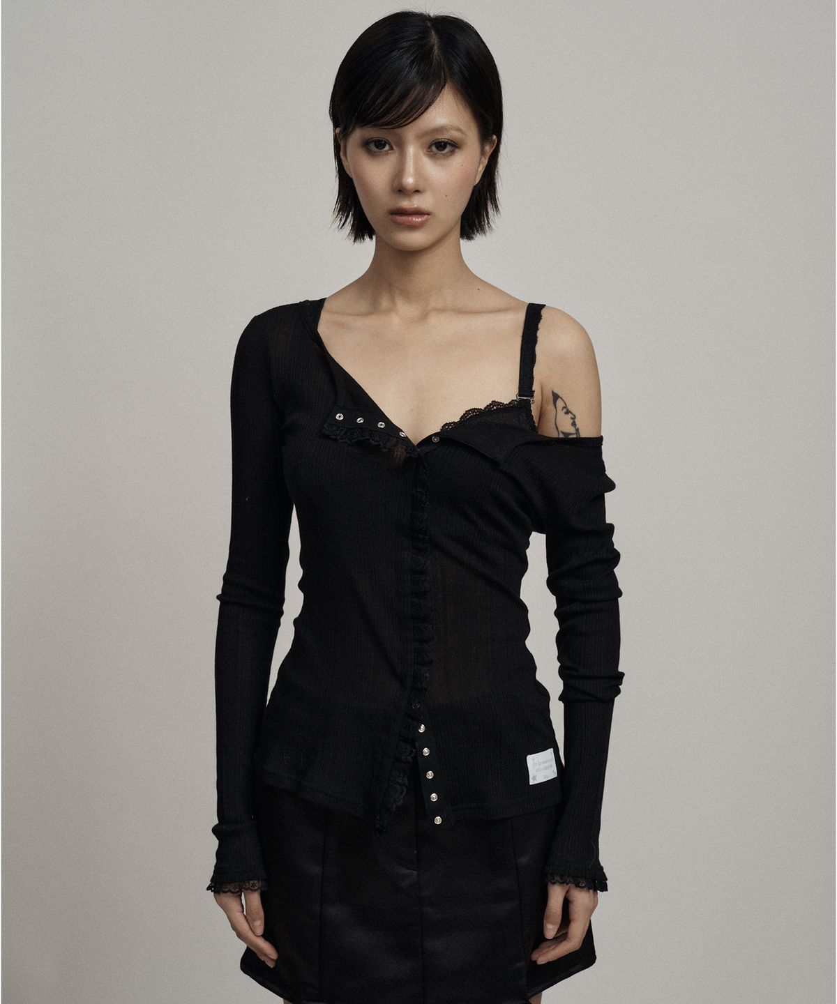 일리오(ILLIO) Black lace trim cardigan