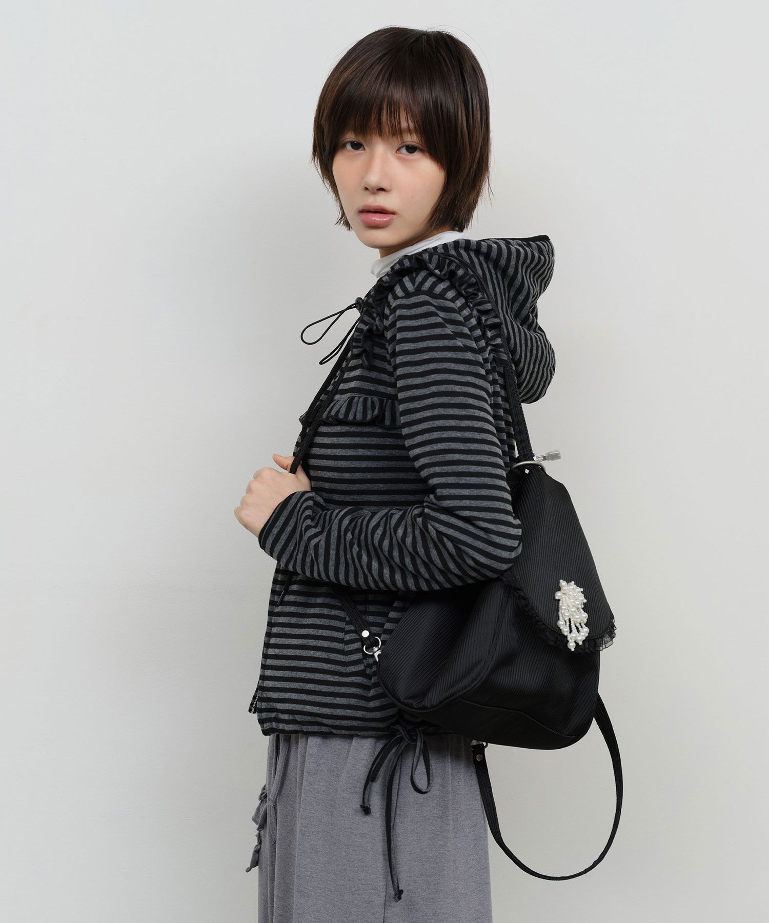 TYPESERVICE ♥ Pearl Trim Ruffled 2-Way Bag/追跡付 MUSINSA公式 | TYPESERVICE Pearl Trim Ruffled 2-Way Bag [Black]