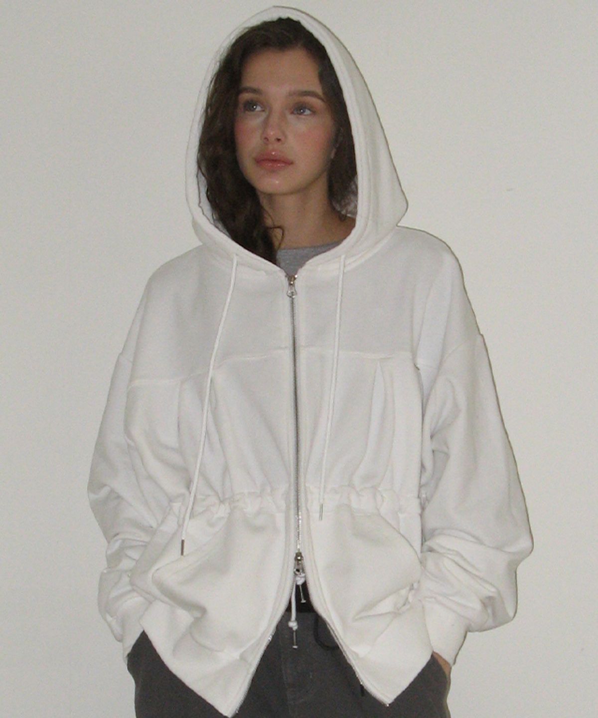 론론(RONRON) PENDANT SHIRRING HOODIE ZIP UP WHITE