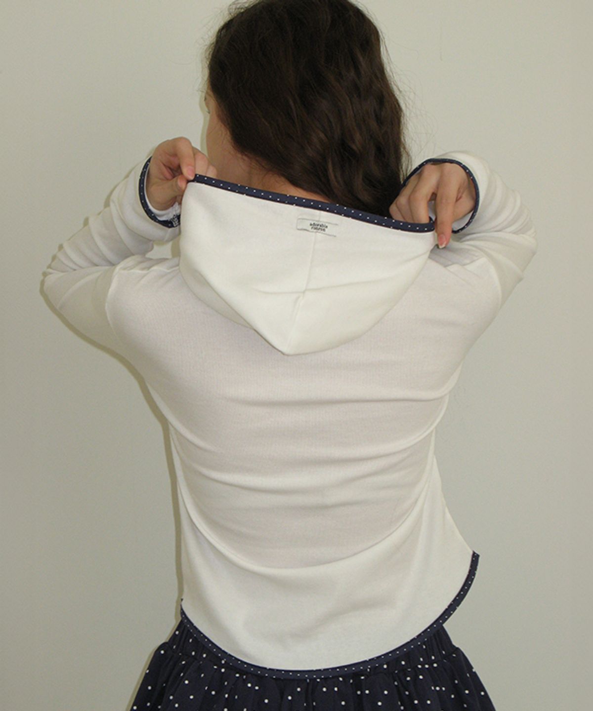 론론(RONRON) LINE POINT SLIM HOODIE LONG SLEEVE DOT IVORY
