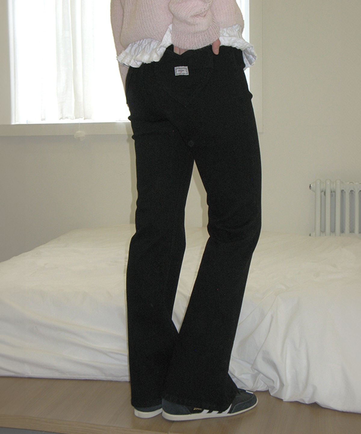 론론(RONRON) BACK HEART STITCH POCKET BOOTSCUT DENIM SPAN PANTS BLACK