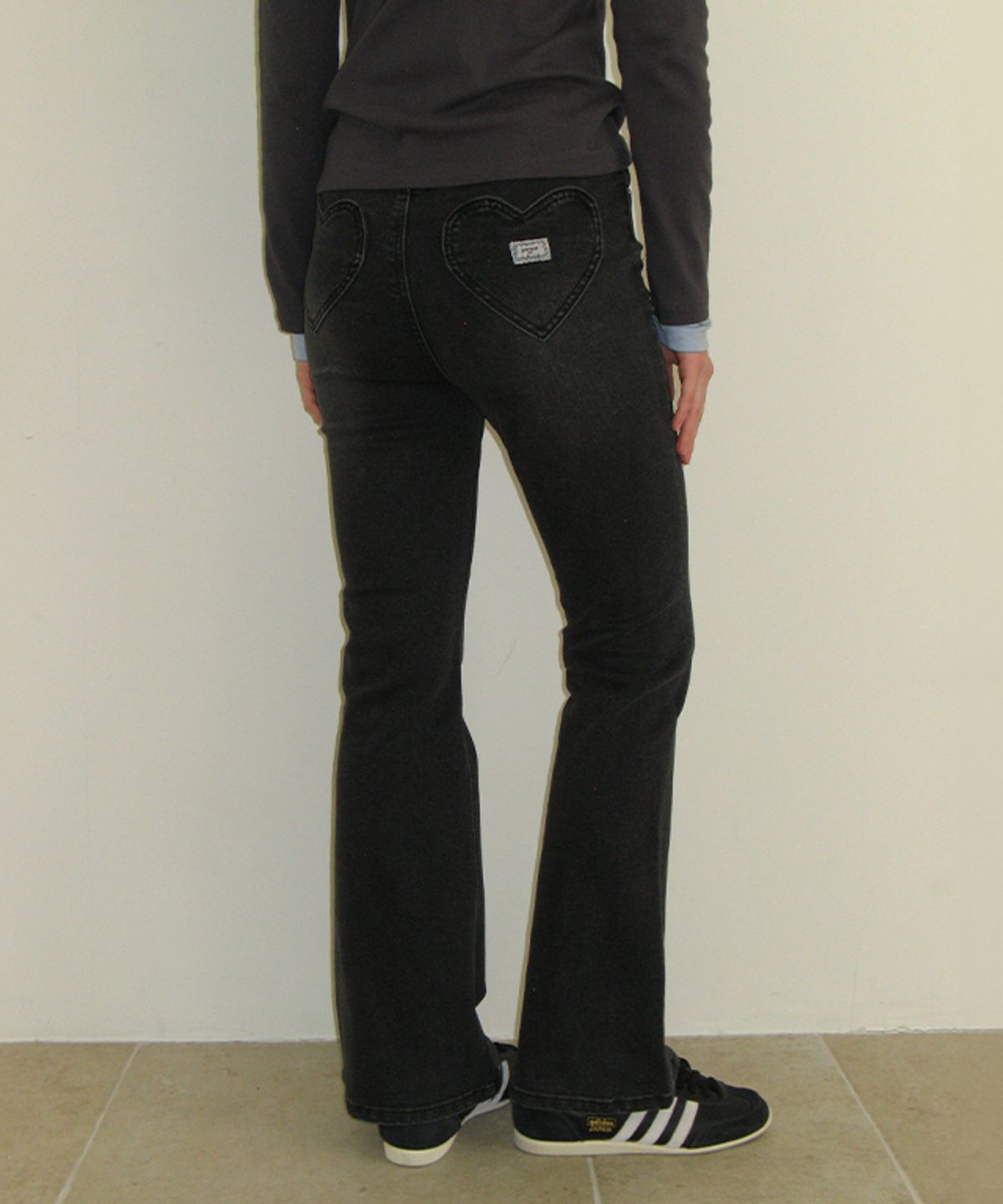 론론(RONRON) BACK HEART STITCH POCKET BOOTSCUT DENIM SPAN PANTS GREY