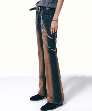 [0039] 샌드 페이드 부츠컷 데님