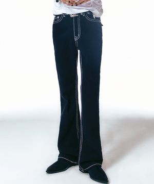 [0040] 에지드 스티치 부츠컷 데님