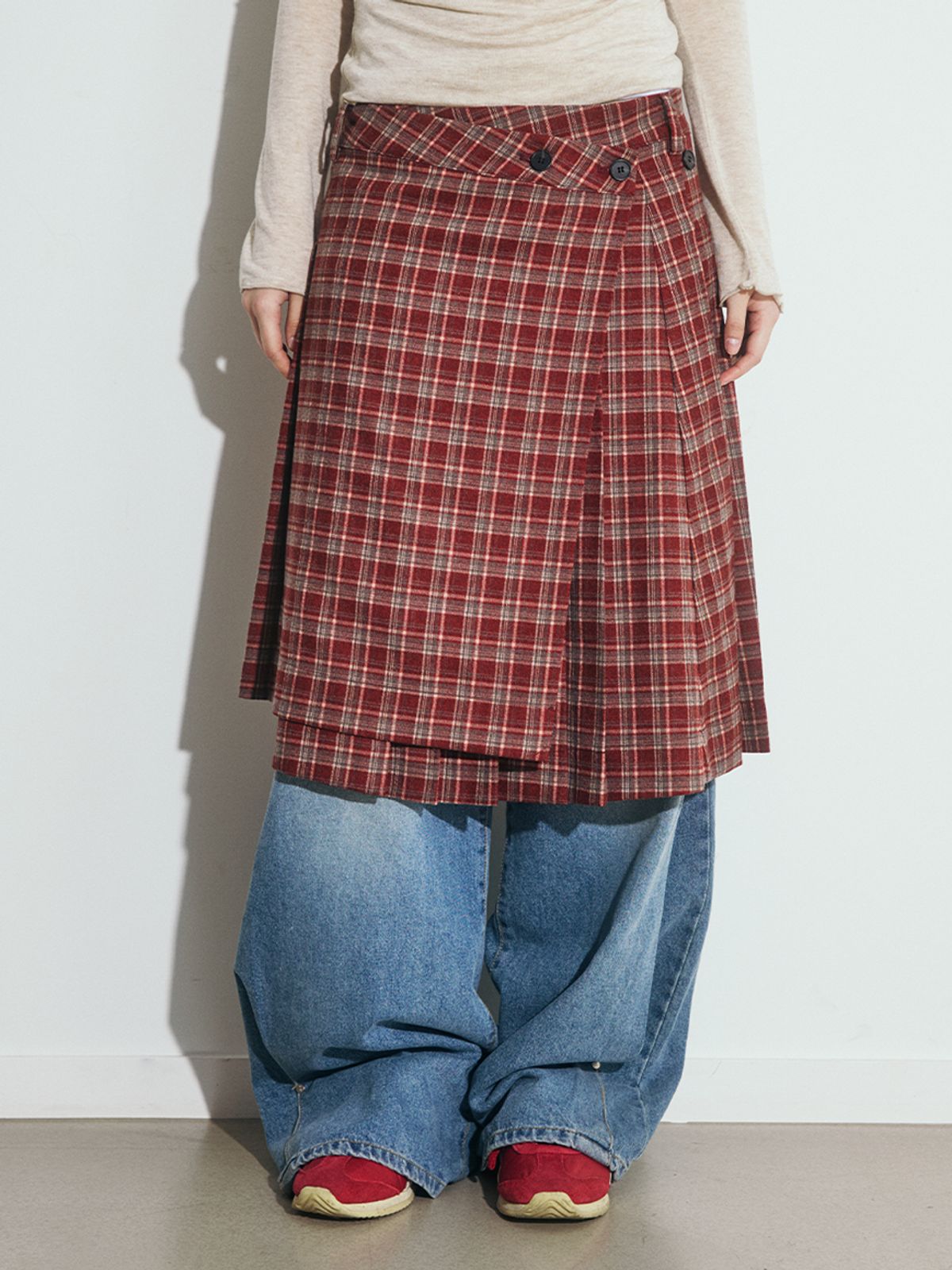 오피쉬(OAFISH) LAYERED CHECK PLEATS WRAP SKIRT, RED