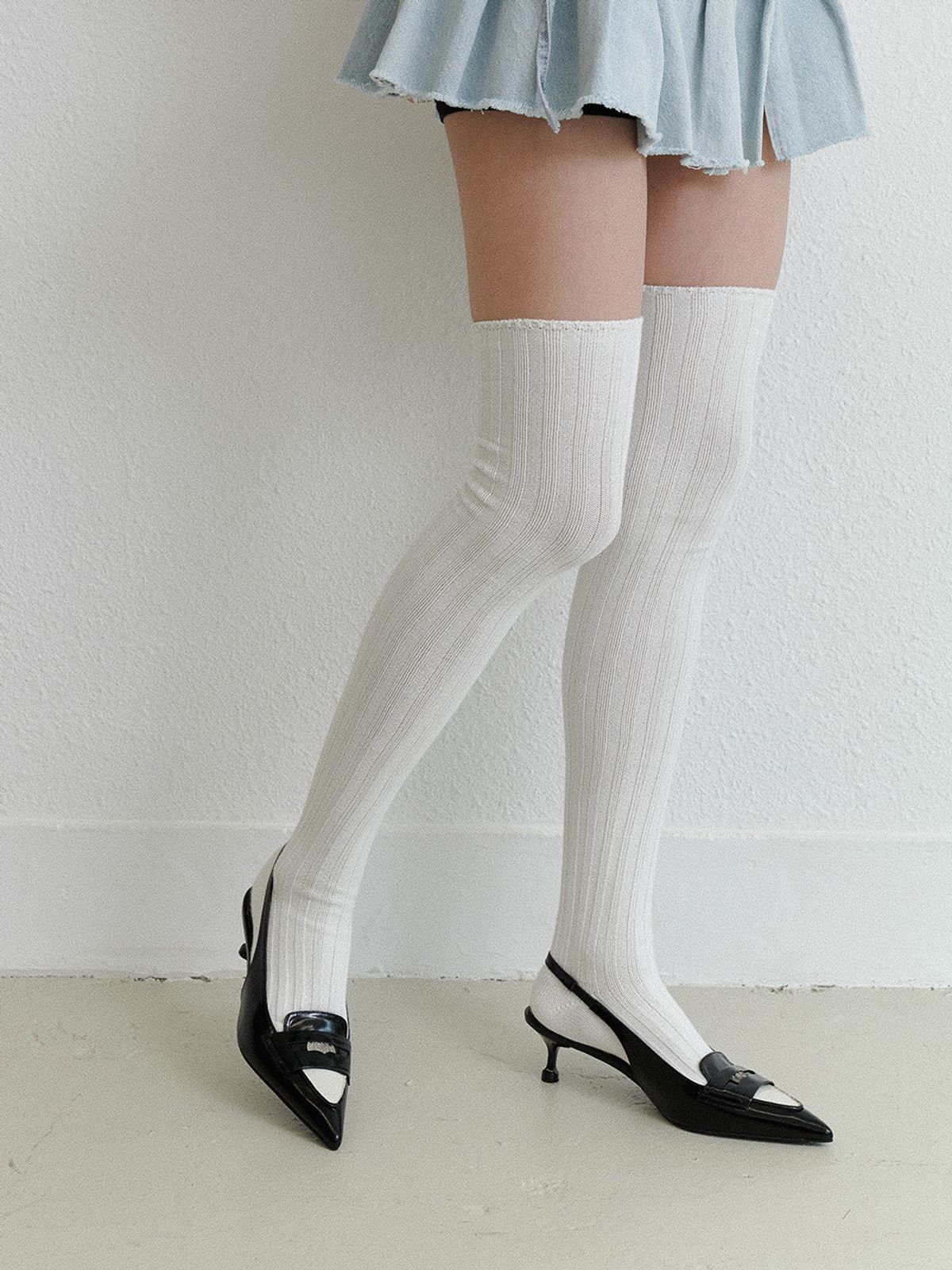 더조히(THE JOHI) Signature Coin Slingback_2 COLORS