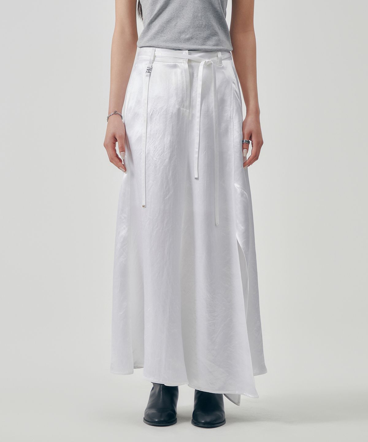 트리밍버드(TREEMINGBIRD) Soft Drape Satin Skirt [ White ]