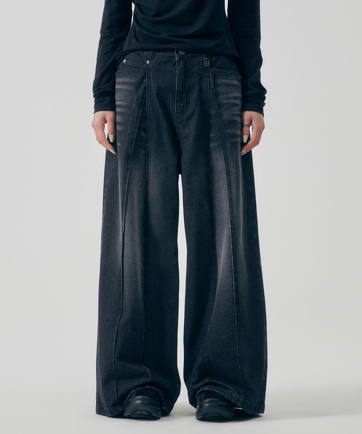 트리밍버드(TREEMINGBIRD) Structured Pin-Tuck Denim Pants [ Black ]