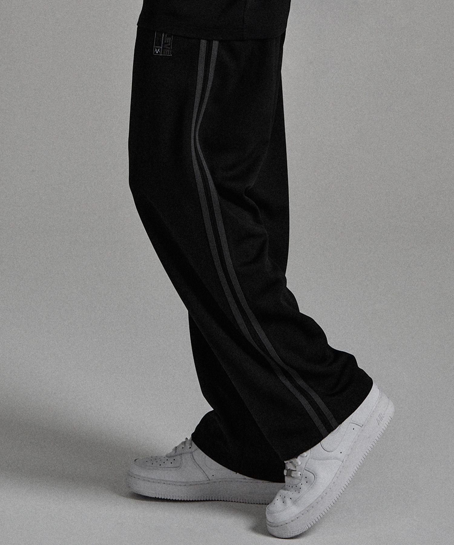 MUSINSA | JELEVE Line Mesh Track Pants