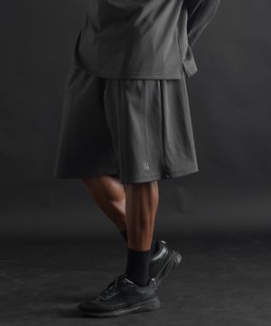 에센셜 오버핏 버뮤다 쇼츠 - 차콜