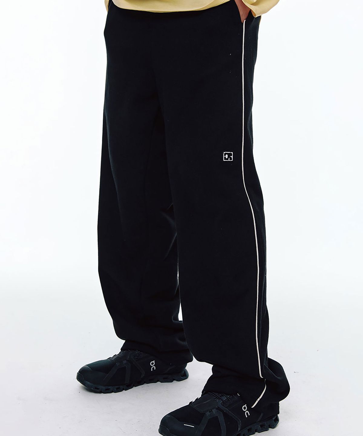 센토르(CENTAUR.KR) SIDE LINE WIDE SWEATPANTS_BLACK