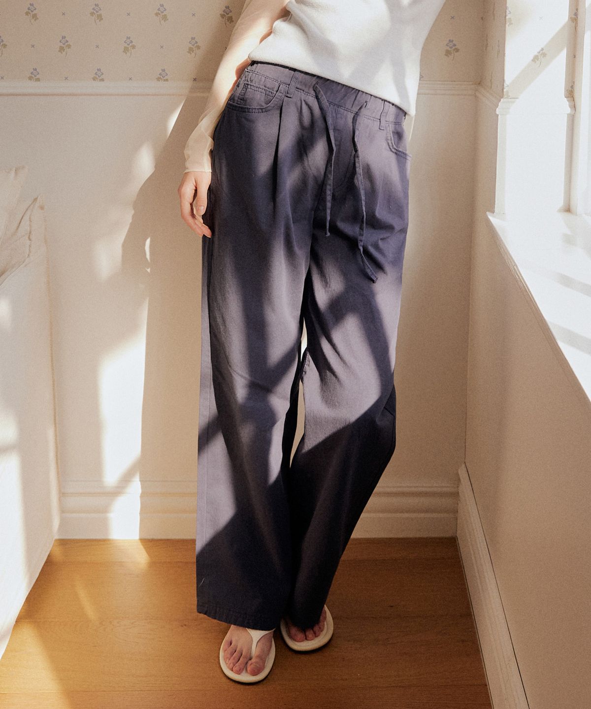 어다울(ADAUL) Back label natural banding wide pants - navy
