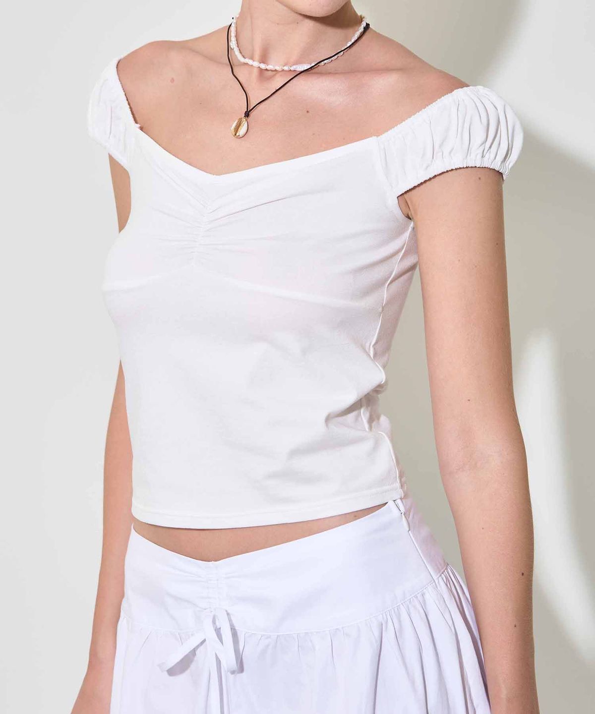 유히리(YUHEELEE) Off shoulder shirring top / Ivory