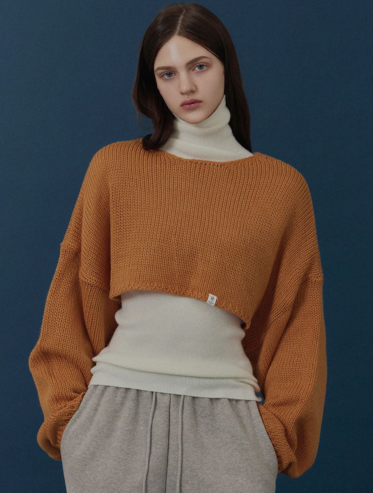 트위(TWEE) 메틸라 루즈핏 크롭 니트
