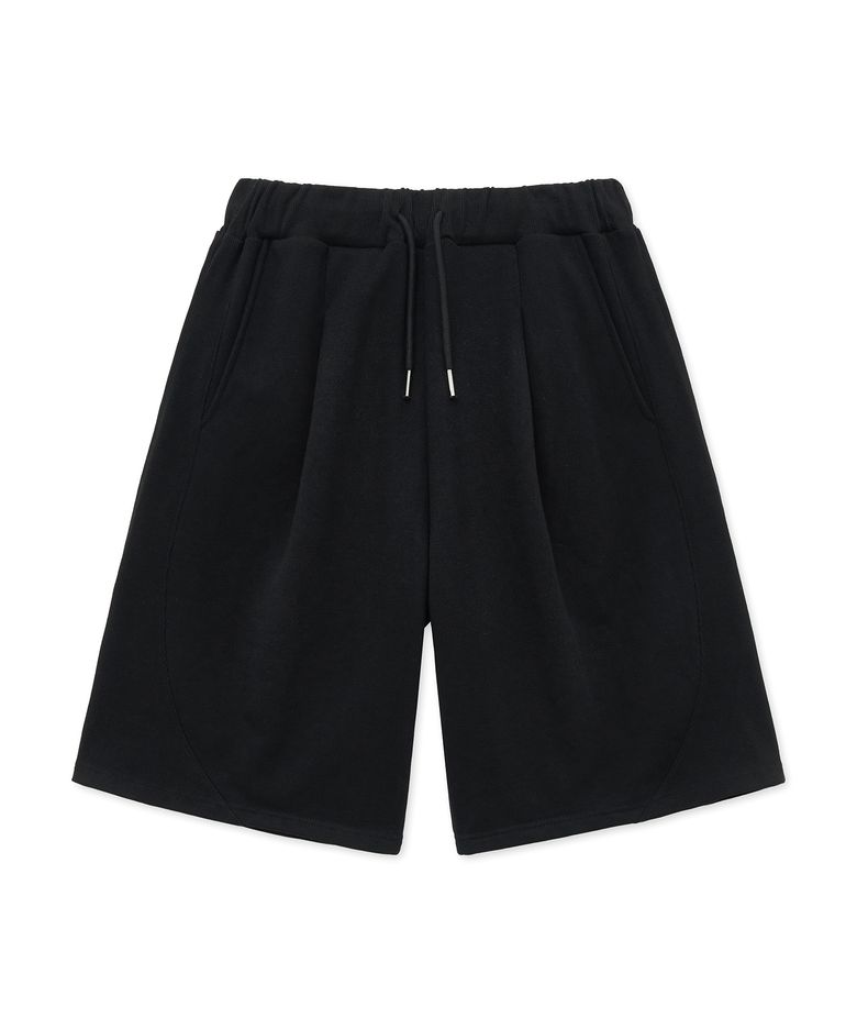 커브드 컷 와이드 원 턱 스웨트 쇼츠 BLACK