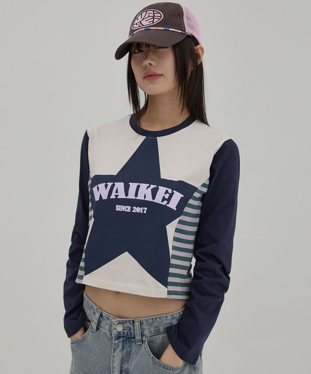 와이케이(WAIKEI) (우먼) 스타 위드 스트라이프 티셔츠 네이비