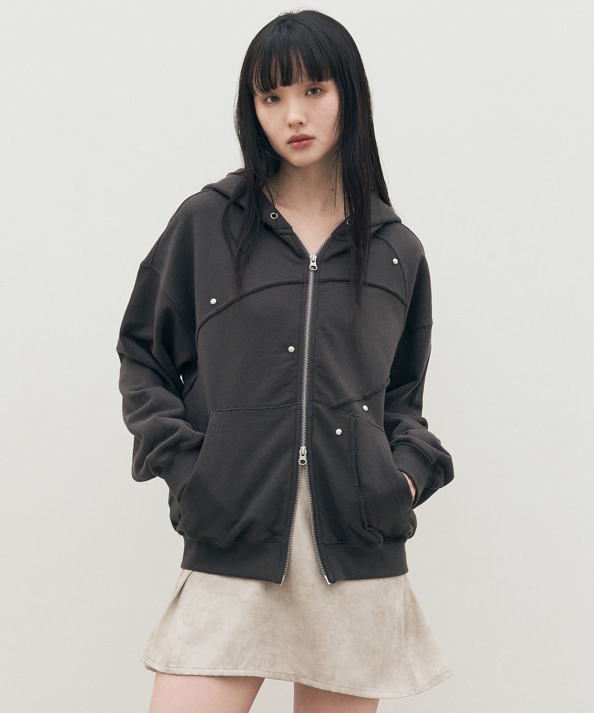 시스에이(SIS A) 이레귤러 스터드 후드 집업 [charcoal]