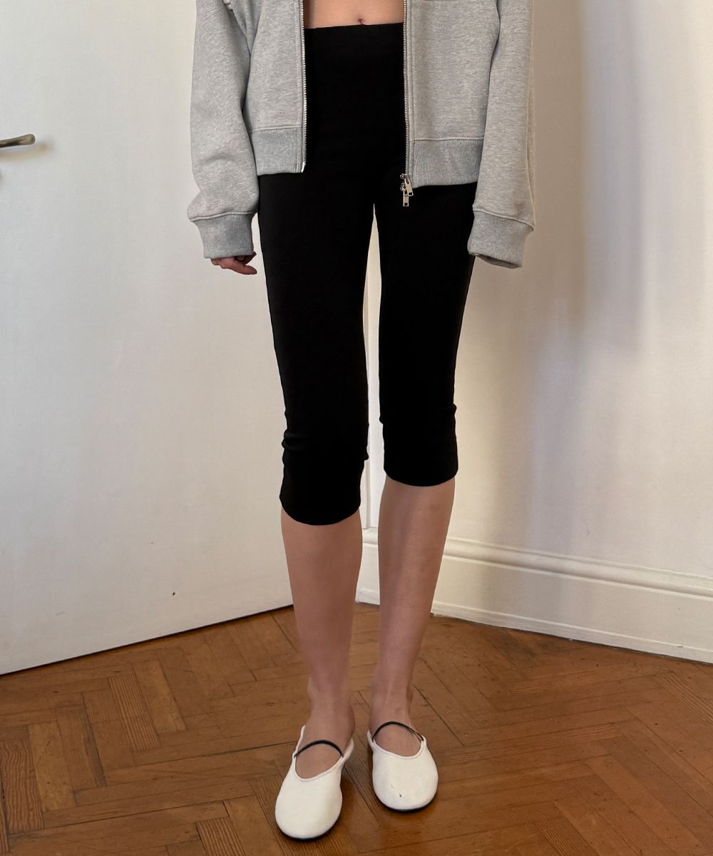 【Sinoon】 Capri Leggings Pants MUSINSA | SINOON Capri Leggings Pants (Black)