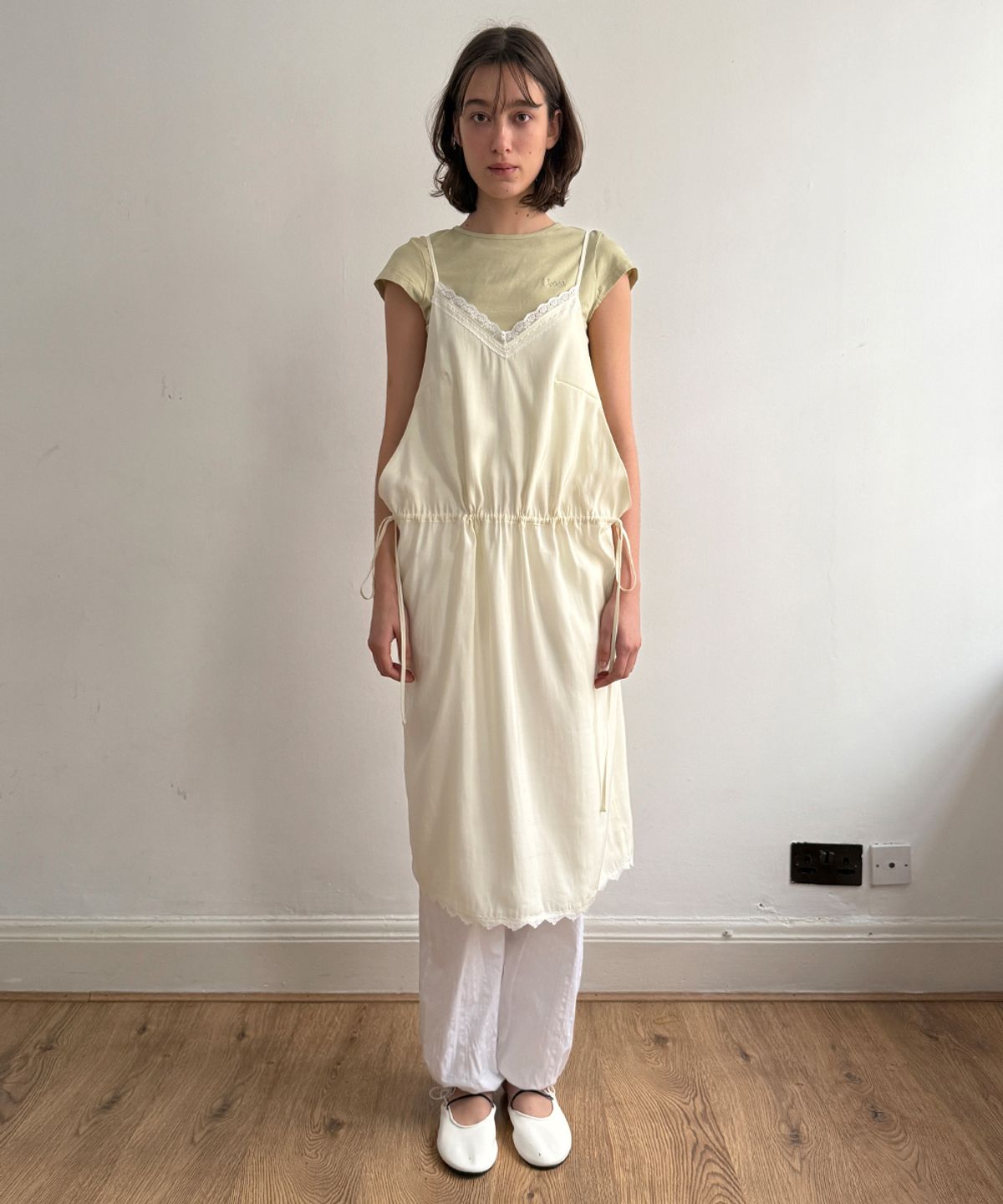 시눈(SINOON) V-Neck Layered Lace Silky Dress (Cream Yellow)