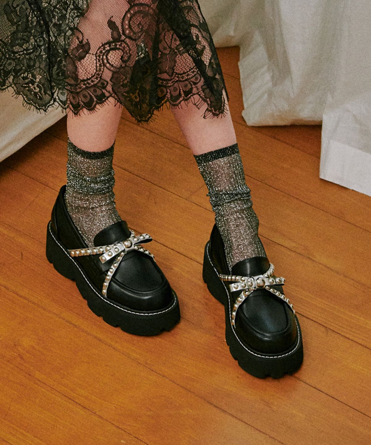 프리플라(FRI FLA) ljh7092 stud ribbon platform loafer _ black