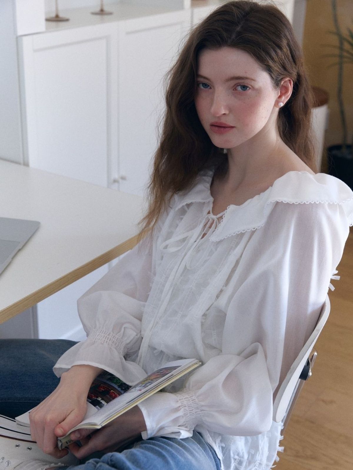 패브릭서울(FABRICSEOUL) sweet ribbon shirring blouse_white
