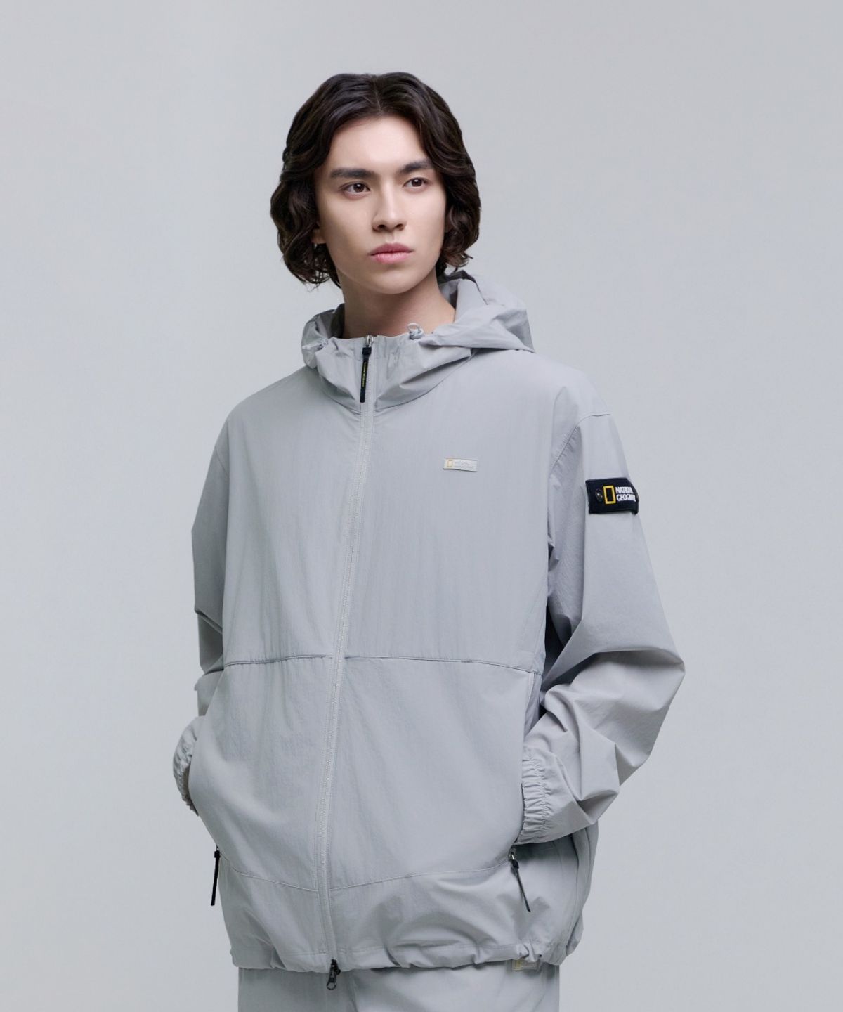 내셔널지오그래픽(NATIONALGEOGRAPHIC) N252UFT840 경량 우븐 후드 풀집업 SILVER GREY