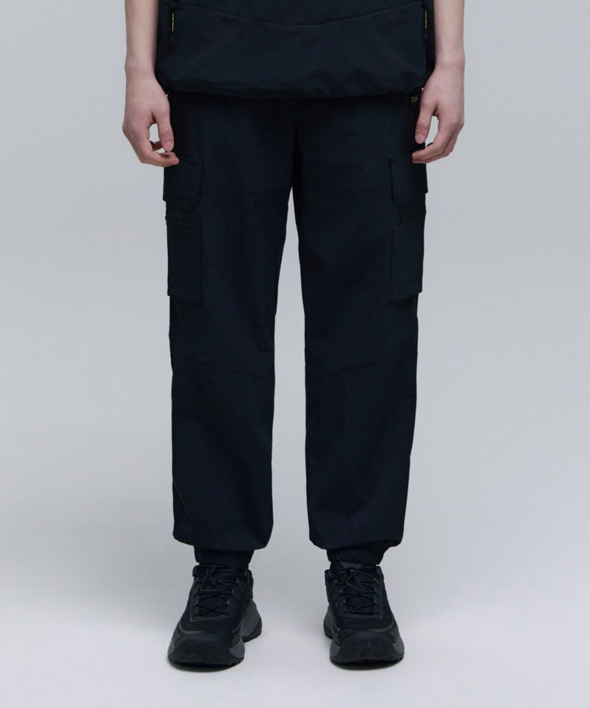 내셔널지오그래픽(NATIONALGEOGRAPHIC) N252UPT840 경량 우븐 조거 팬츠 CARBON BLACK
