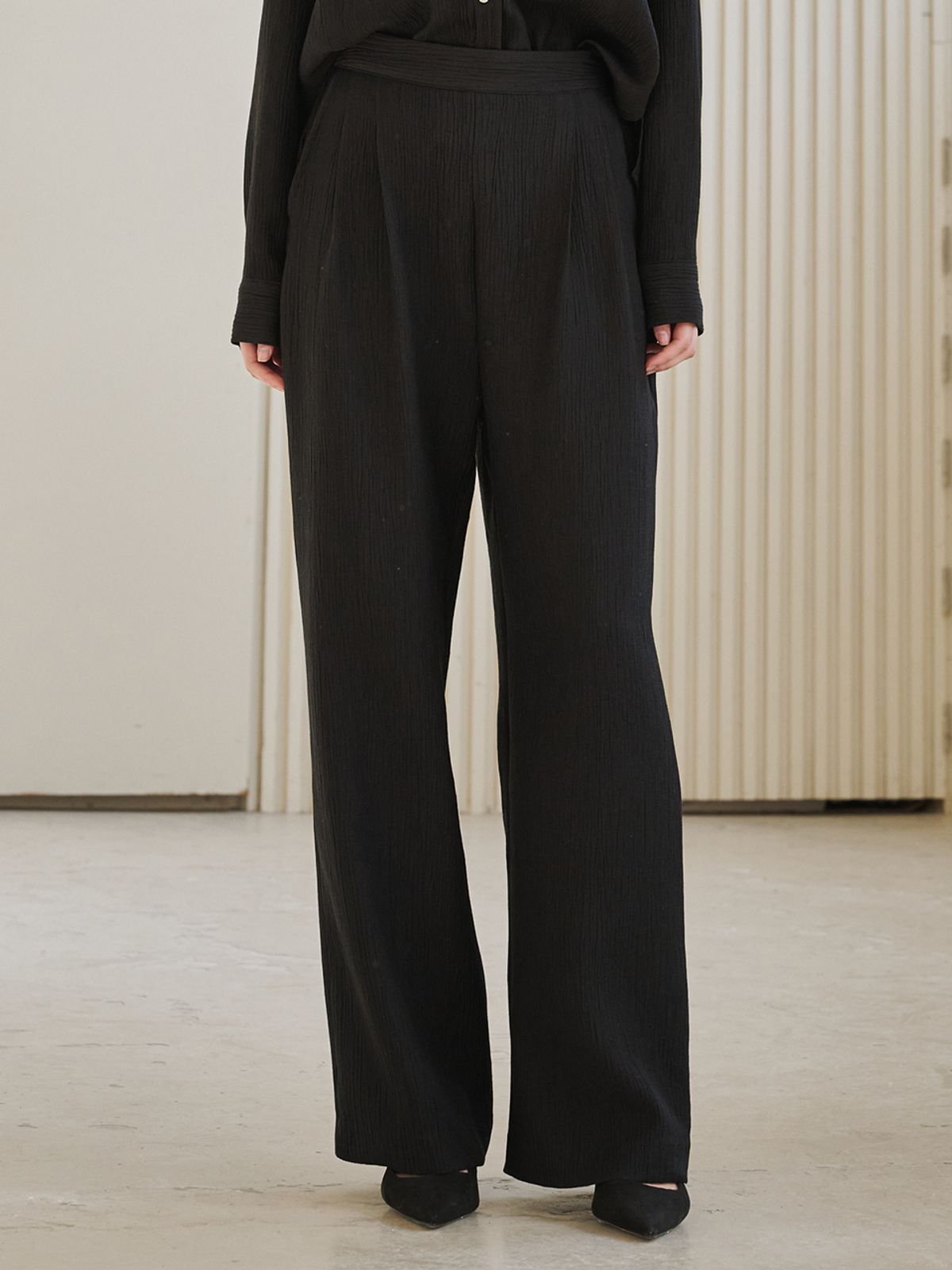 누브(NOUVE) 링클 와이드 밴딩 팬츠 - 블랙 / Wrinkle Wide Banding Pants - Black