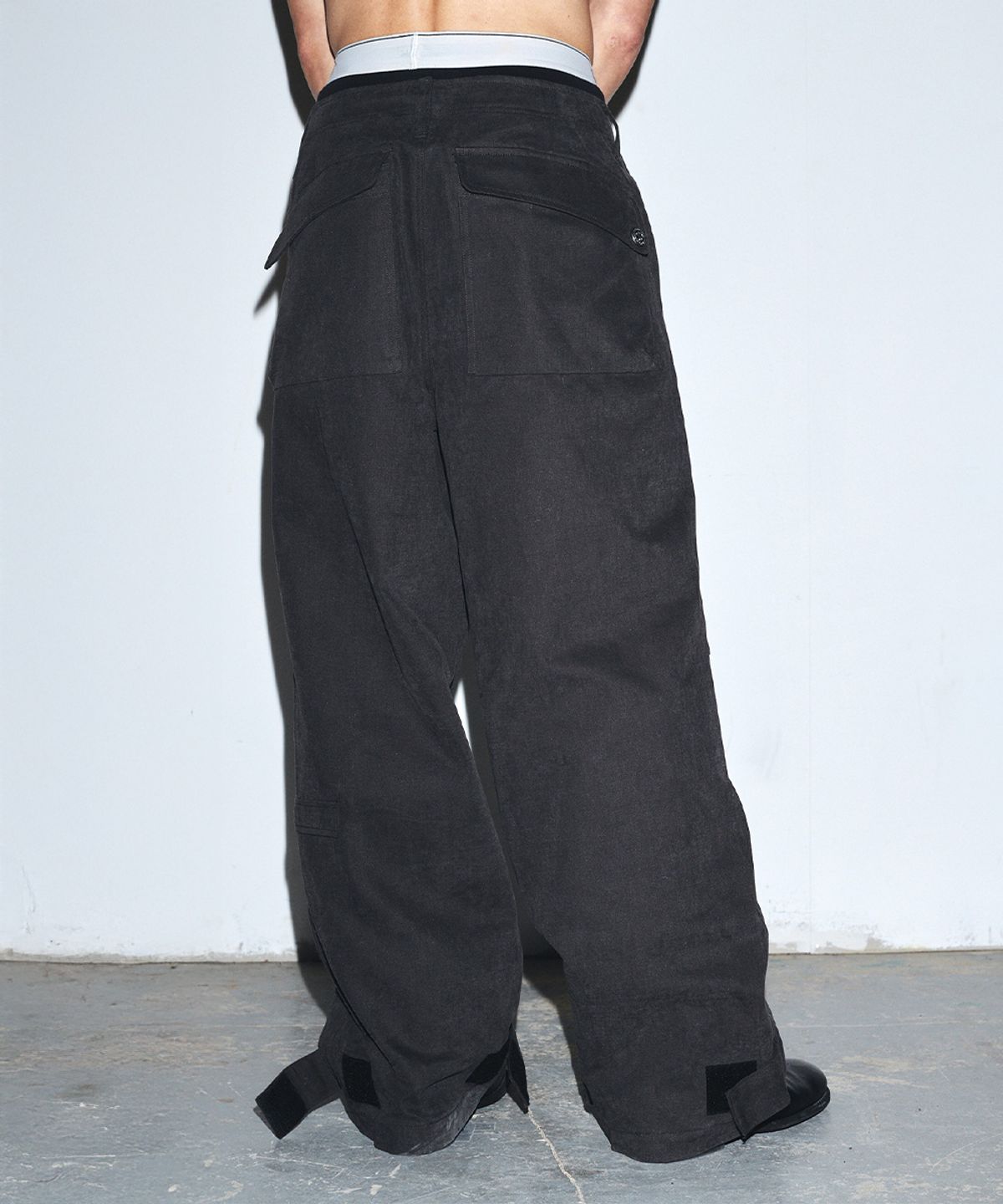 펀치드렁크파티즈(PUNCH DRUNK PARTIES) Parties Chopper Pants (CHARCOAL)