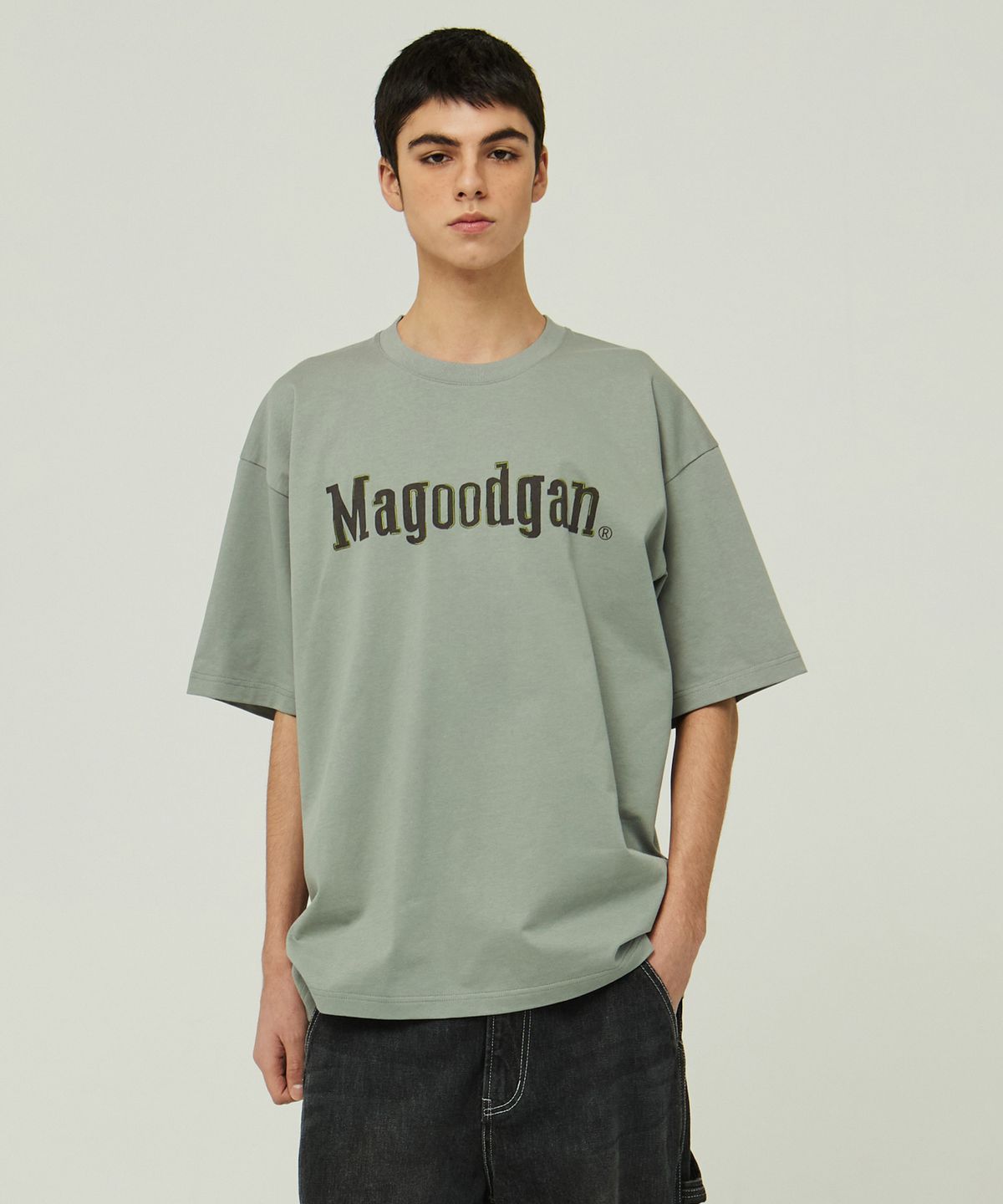맥우드건(MAGOODGAN) 스웩버 3580 자수 오버핏 그레이 반팔티