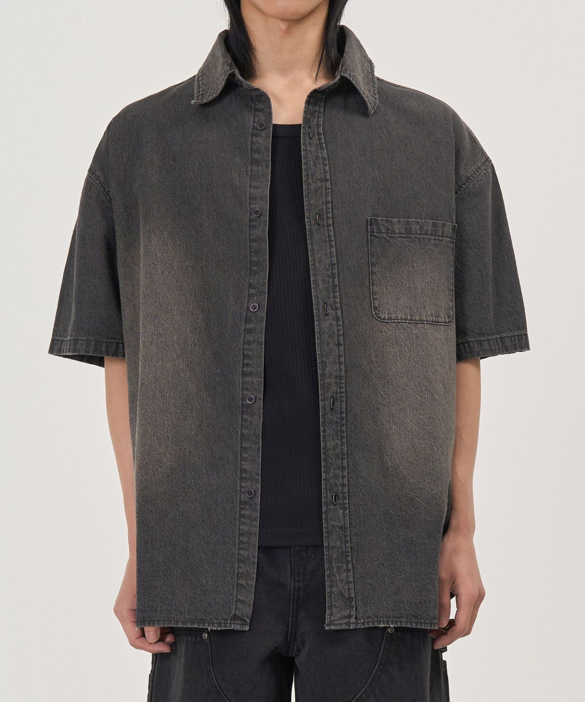 엑스컨테이너(EXCONTAINER) 데미지 워시드 데님 하프 셔츠 (FADE BLACK)
