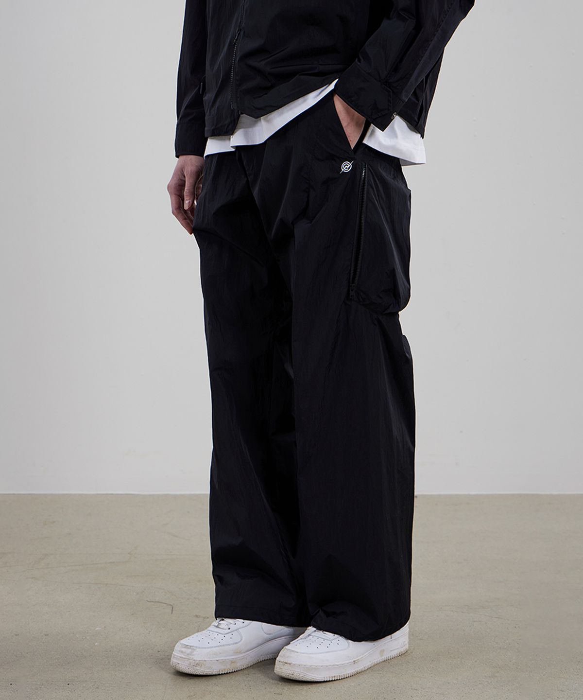 칼라파타르(KALAPATTHAR) Light Weight Holographic String Cargo Pants - BLACK