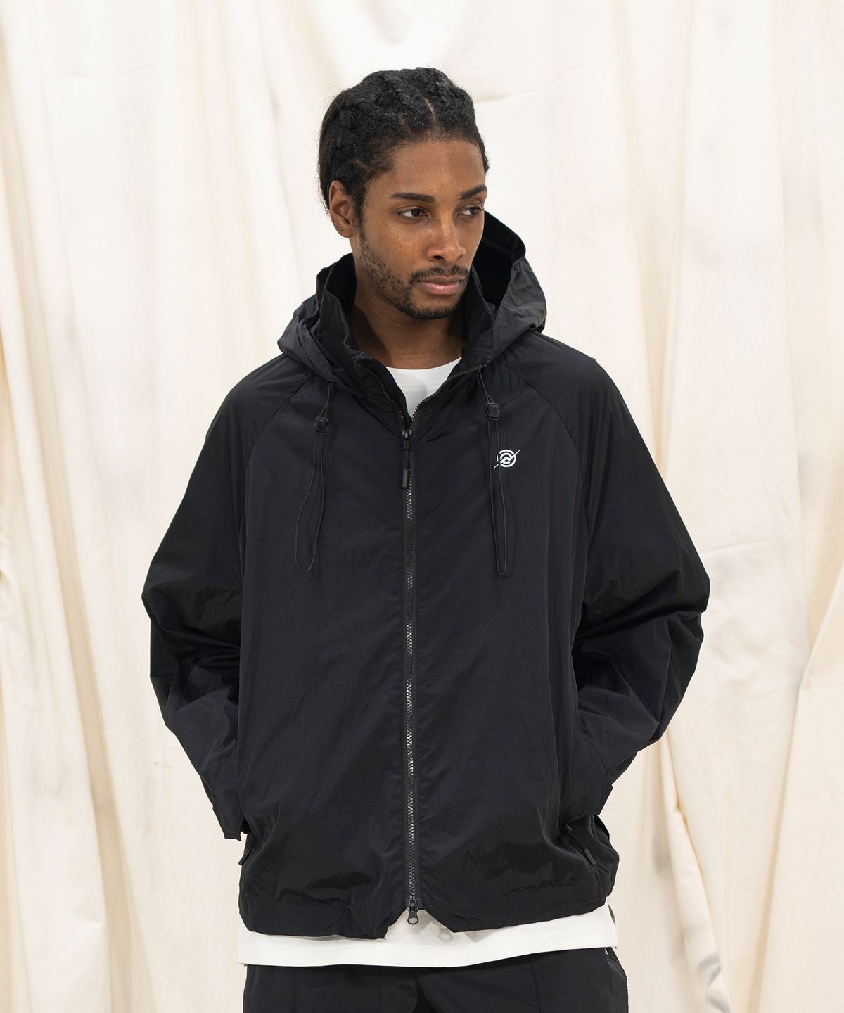 칼라파타르(KALAPATTHAR) Light Weight Holographic Detachable Windbreaker - BLACK