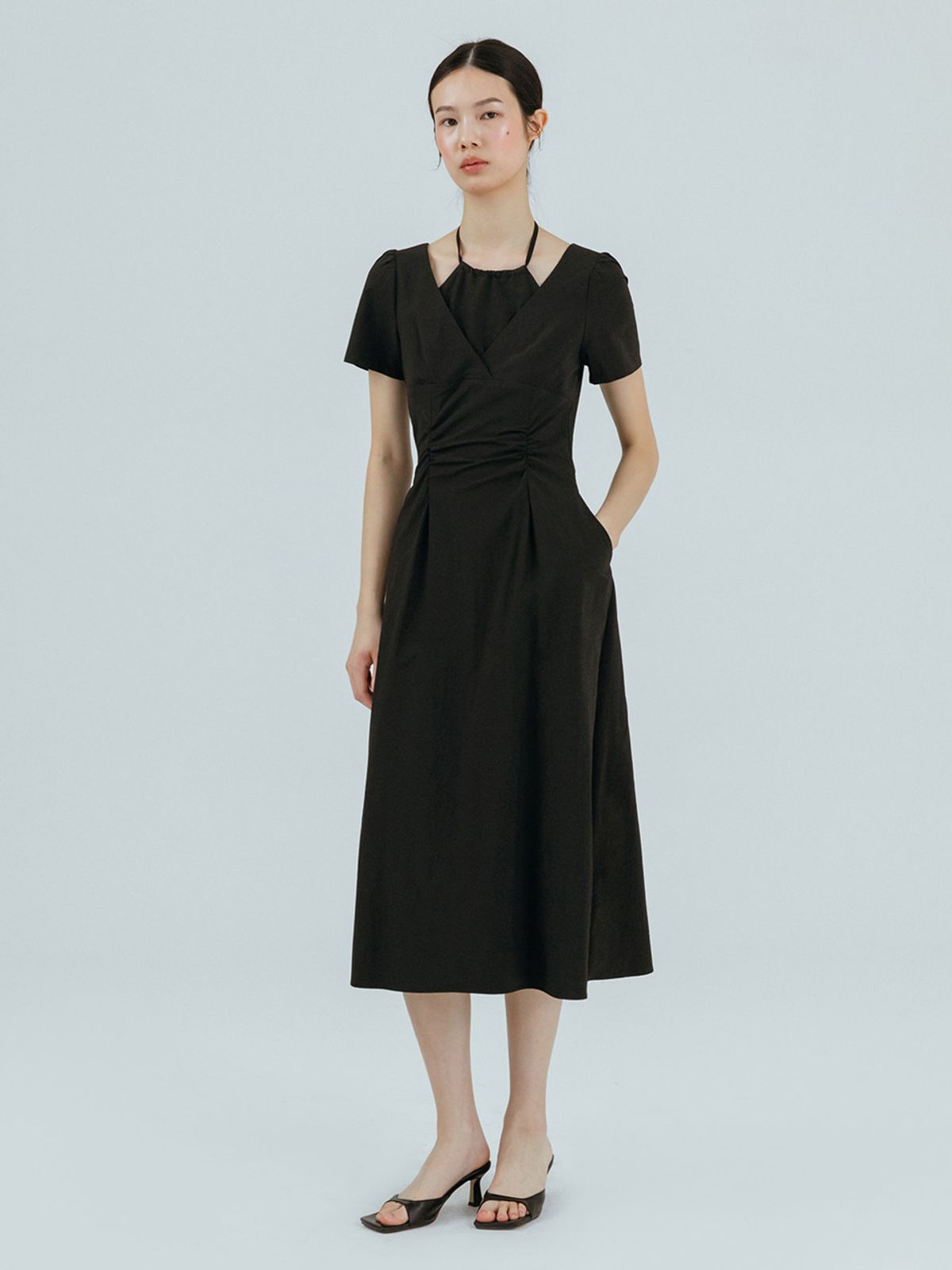 에트몽(ETMON) Halter-Neck Shirring Dress, Black